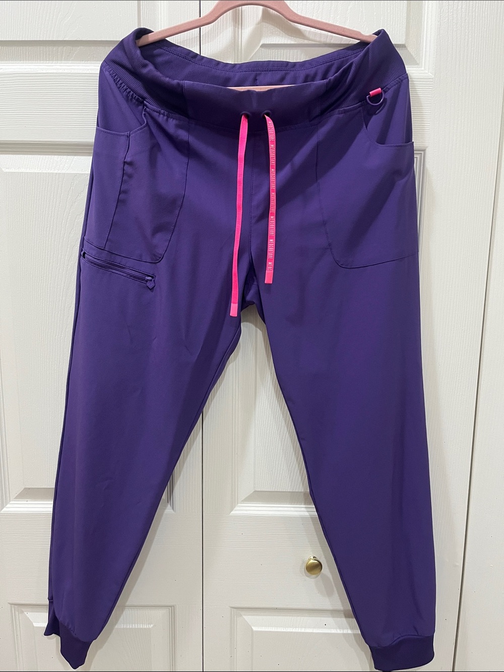 Med Couture women’s scrub joggers size large.